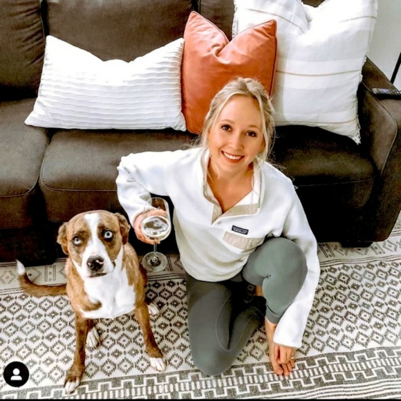 Patagonia Sweaters - Patagonia women's Snap-T Synchilla fleece pullover sweater in white and tan, L